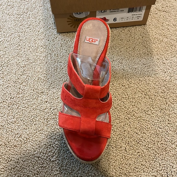 UGG Tawnie 1000404 W Koi shoe worn 1 time. Size 6. - Picture 5 of 8